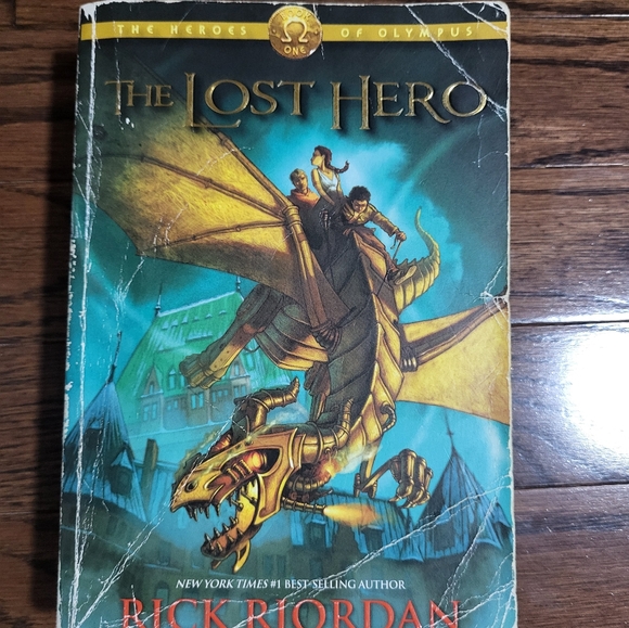 2 Percy Jackson books. - Picture 2 of 2